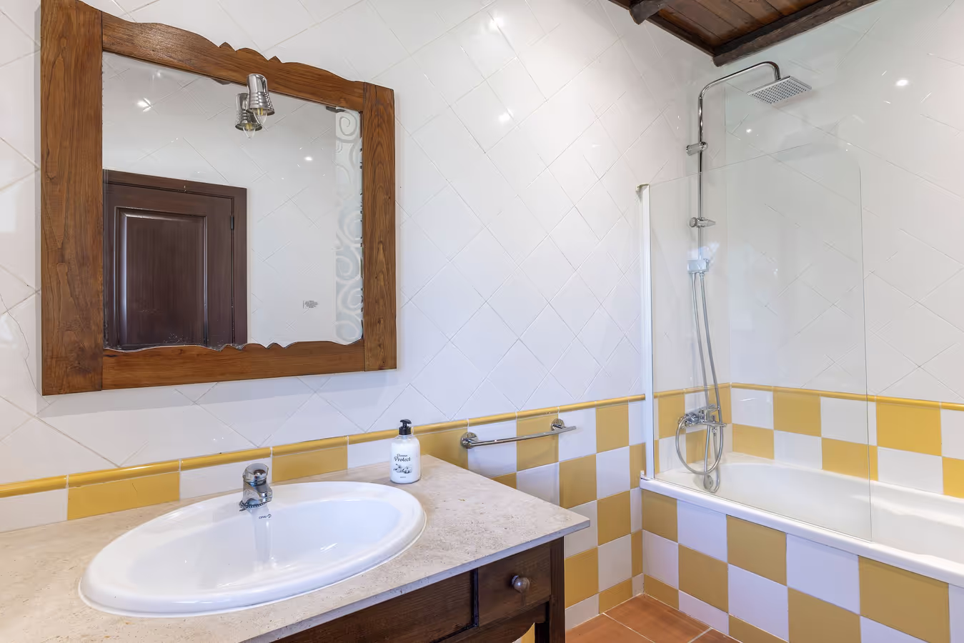 Casa de banho com banheira